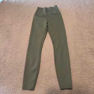 Vuori Evolve Leggings Womens 25” Size XS Waisted Performance Yoga Color Sea Pine